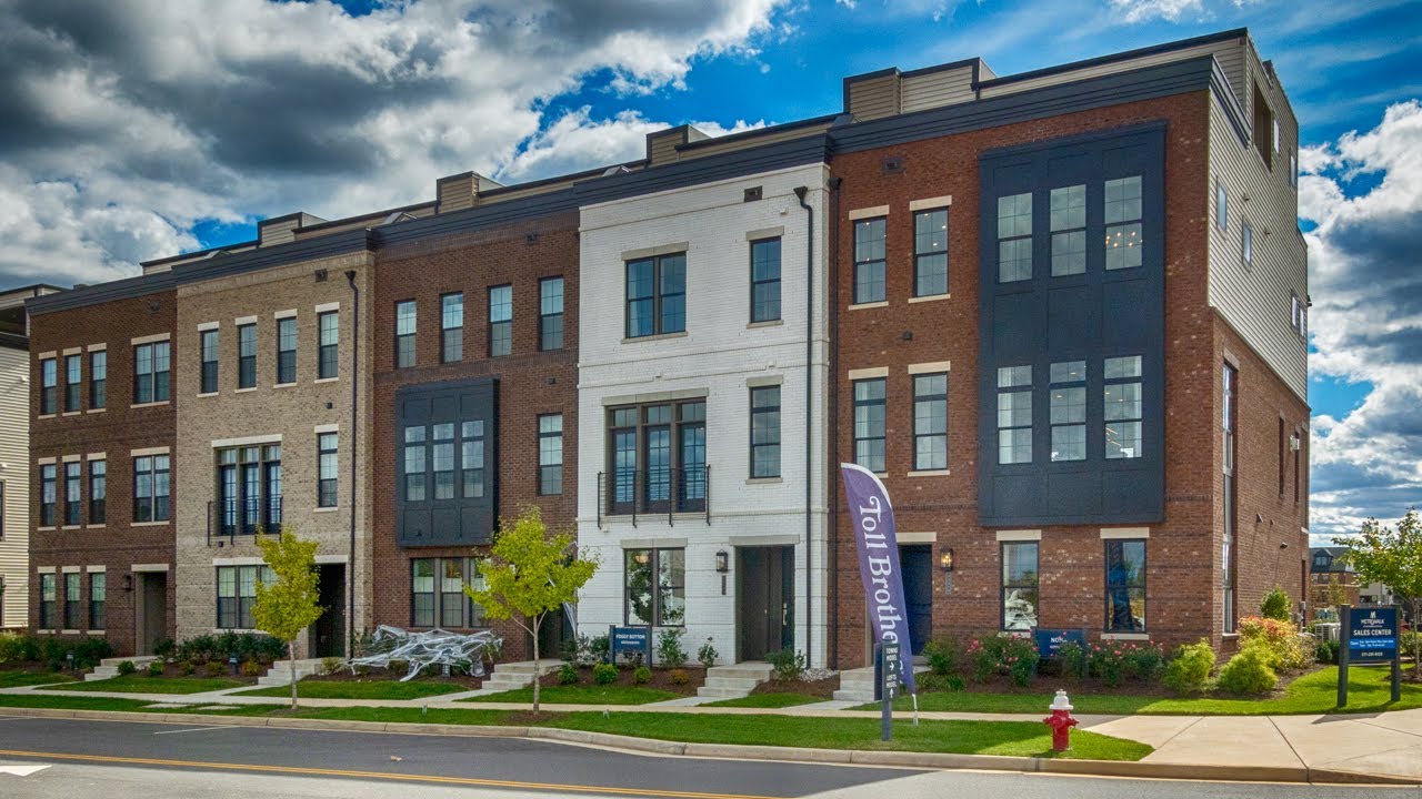 MUST SEE - ASHBURN 4 BEDROOM TOWNHOUSE WITH HUGE ROOFTOP TERRACE - EAST LOUDOUN - METRO WALK
