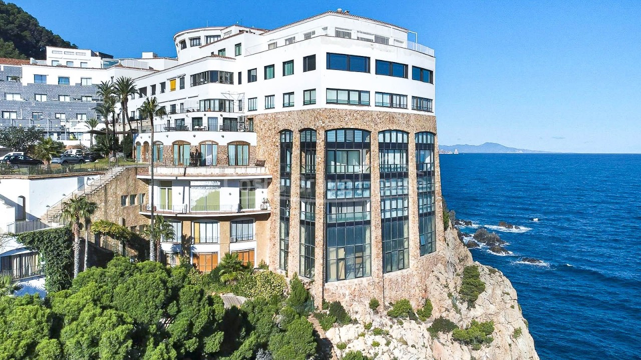 Apartamento en primera línea de mar con terraza privada y 4 dormitorios en Cap Sa Sal | Ref 7002PL