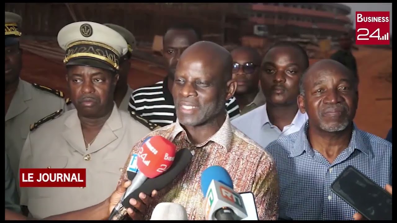 Le Ministre Adama Diawara visite les travaux de construction