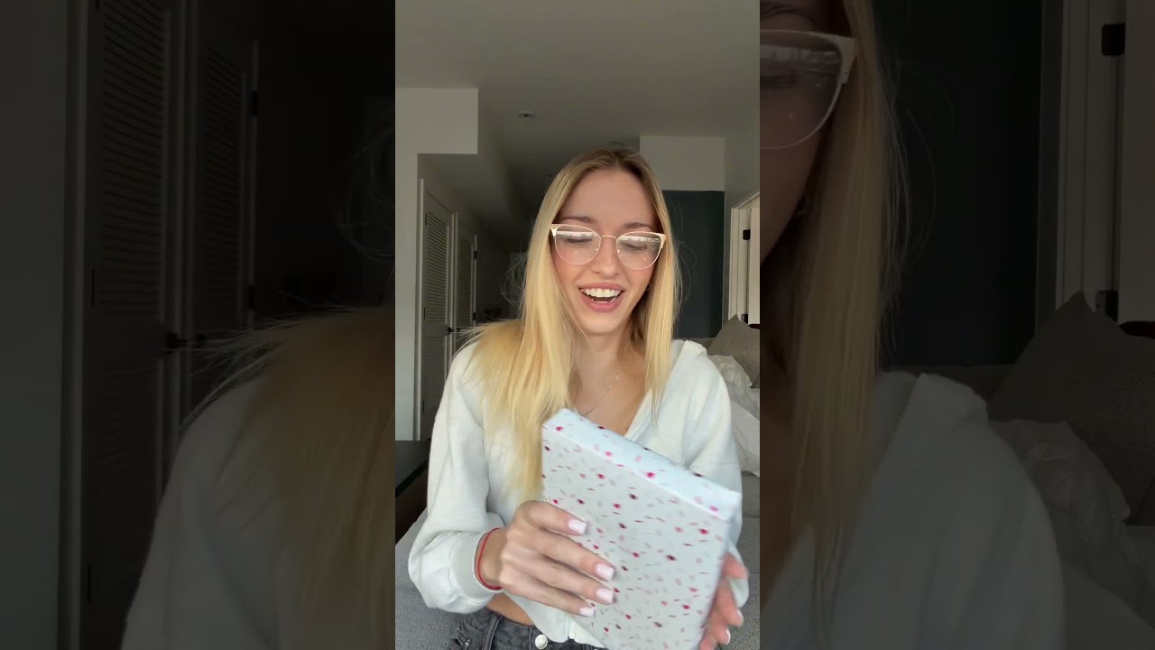 opening my FIRST blind date with a book 🤗📚👀 #booktok #booktube #shorts