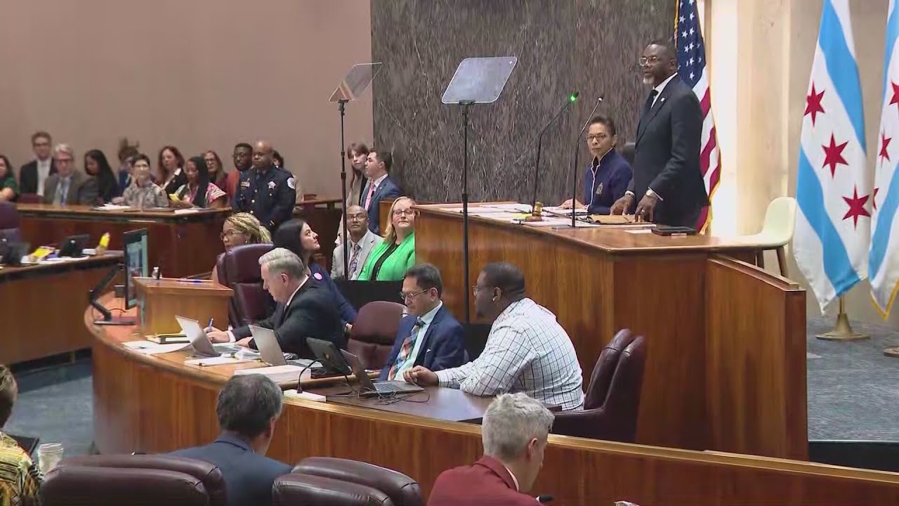 Chicago mayor proposes social media, employee tax to close $1.18 billion budget deficit