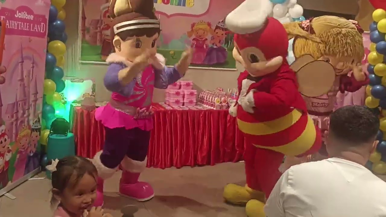 Jollibee and friends dance number