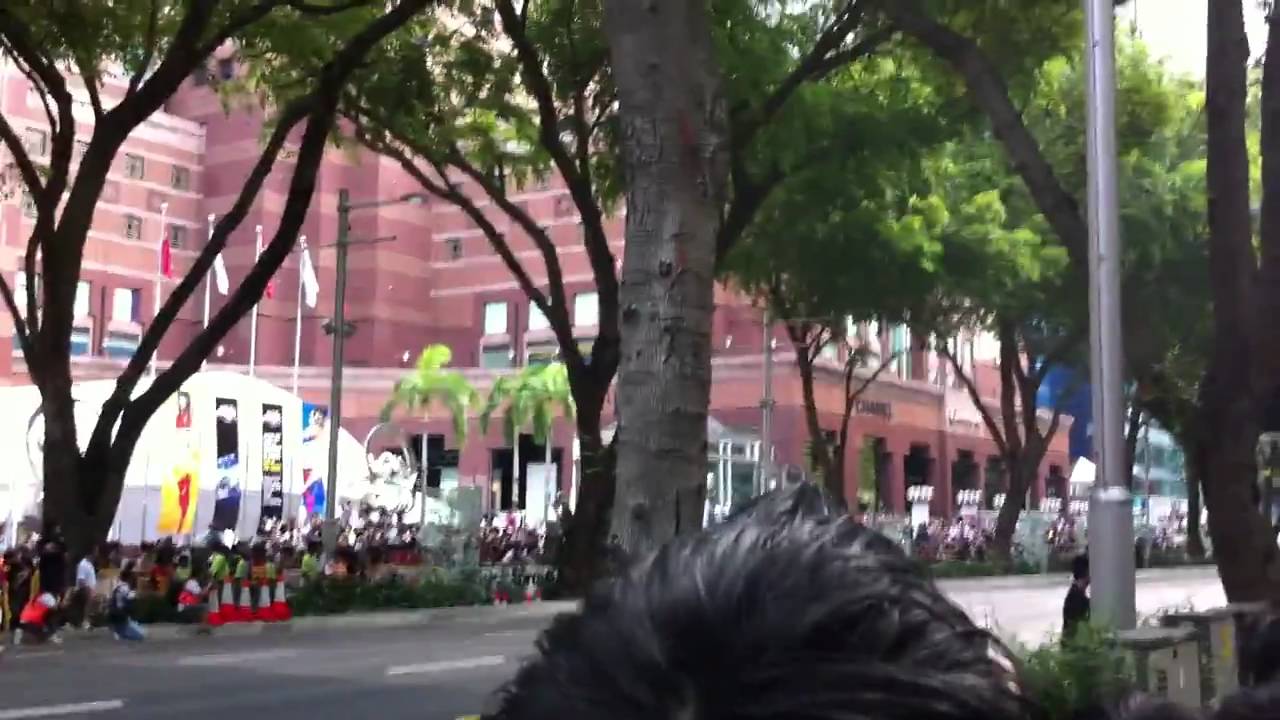 Red Bull F1 Start-up and Acceleration Orchard Road Singapore [HD]