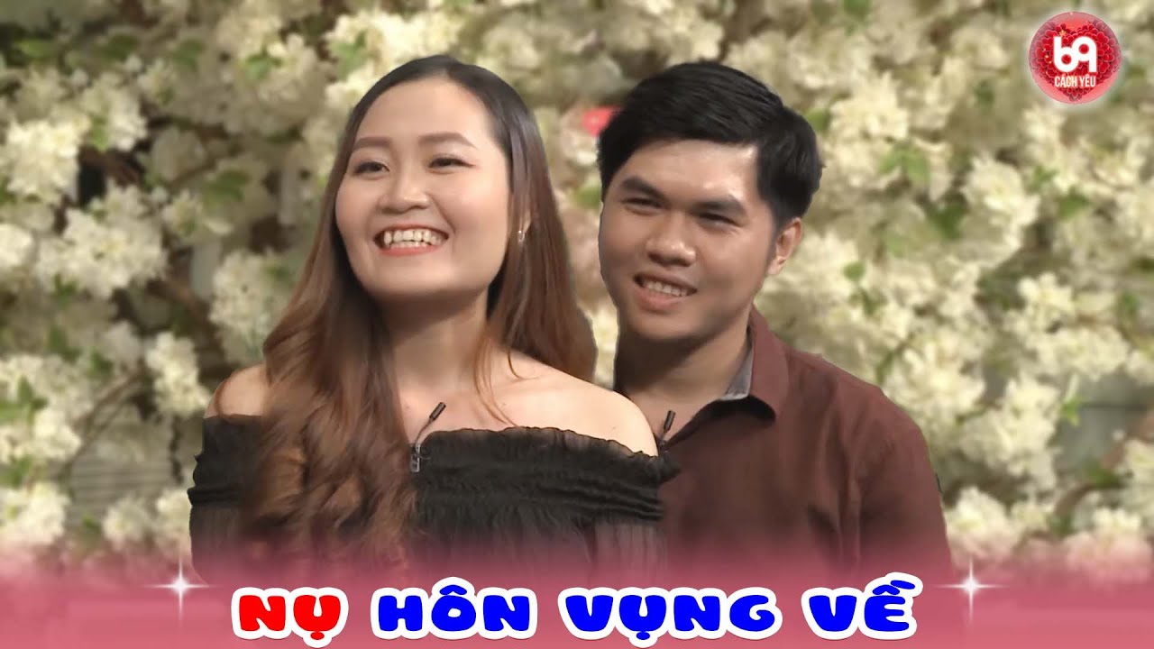 🔴TRỰC TIẾP🔴2 mét ghế dài mà cũng hết chỗ, Nụ hôn vụng về giữa quán cà phê – chuyện tình cười