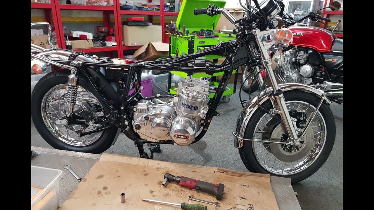 Suzuki GT750A Full nut and bolt restoration and start up of a 45 year old motorcycle
