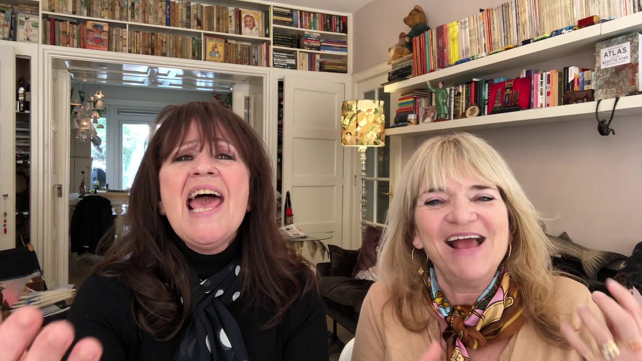Saskia en Paulette zingen 