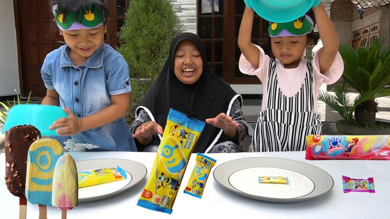 Ice Cream Challenge Big vs Mini ada Es Krim Cornetto dan Paddle Pop Rainbow