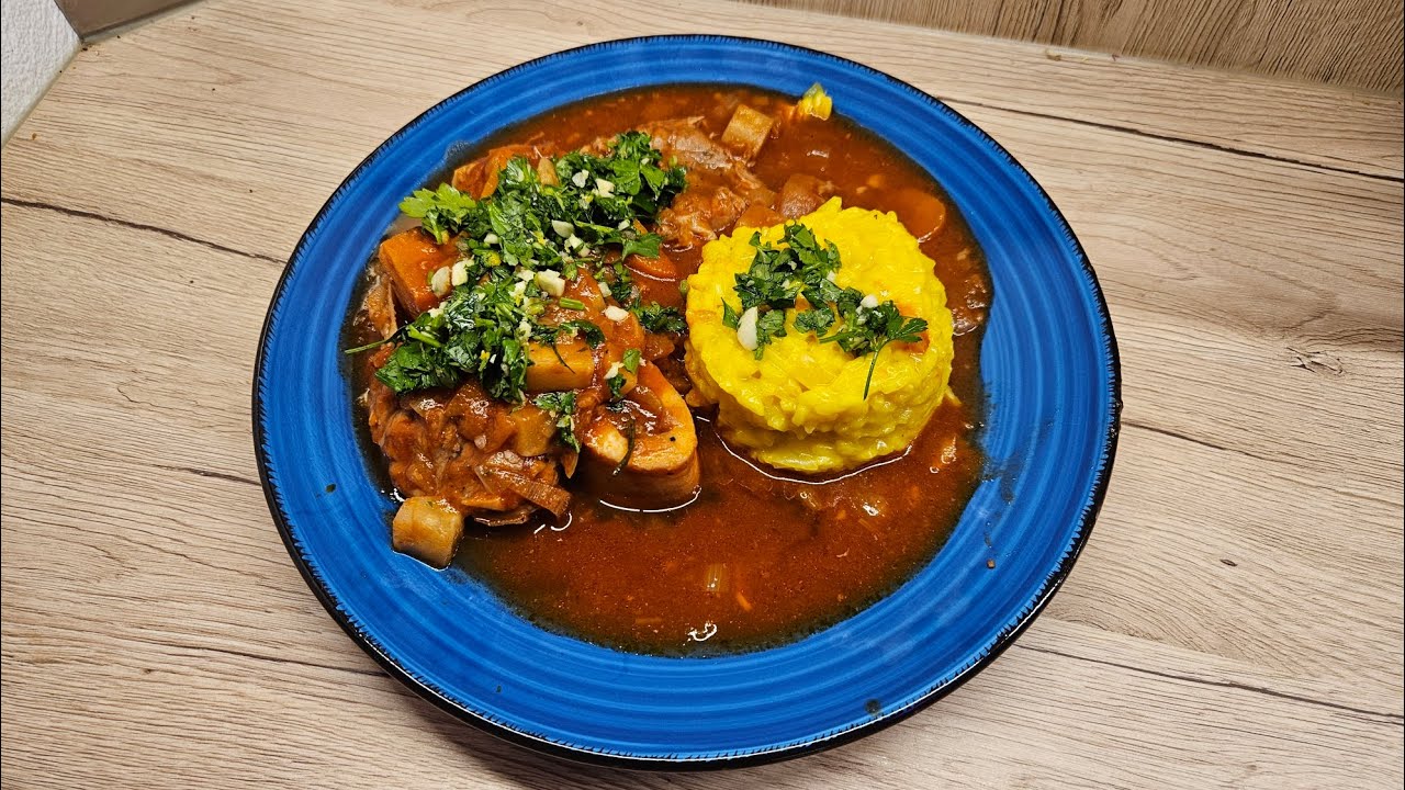 Ossobuco ( Kalbsbeinscheiben )  a la milanese  mit Safranrisotto und Cremolata