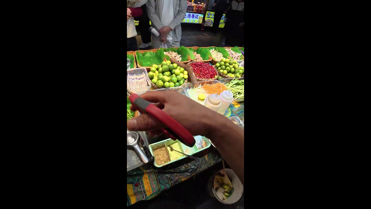Live broadcast of street food specialties and fruit delicacies