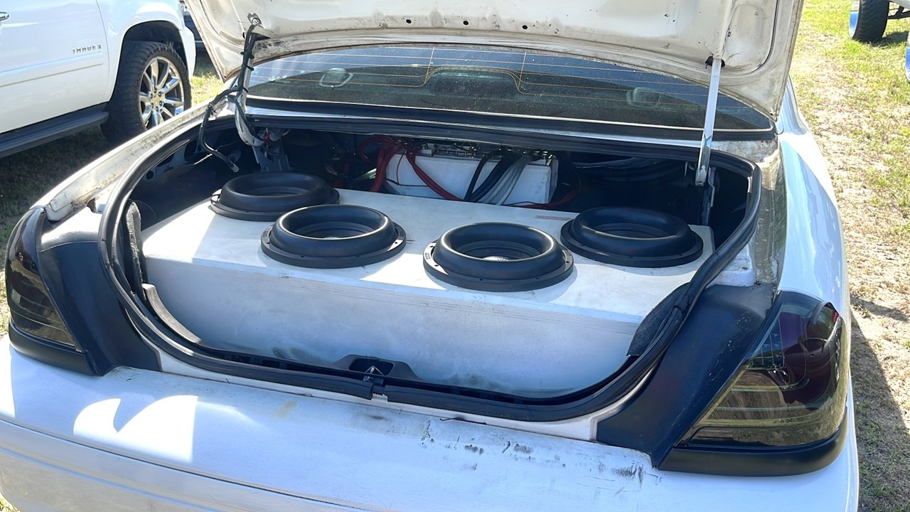 4 12s УНИЧТОЖАЮТ этот багажник! Безумная демонстрация силы!