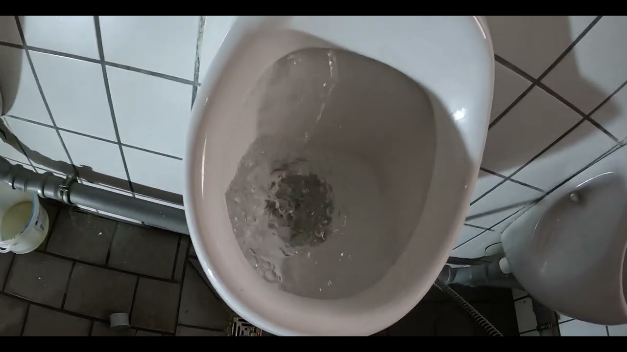 Rohrreinigung 60.Gaststätte, Abfluss in der Urinale verstopft,vor Eröffnung muss alles funktionieren