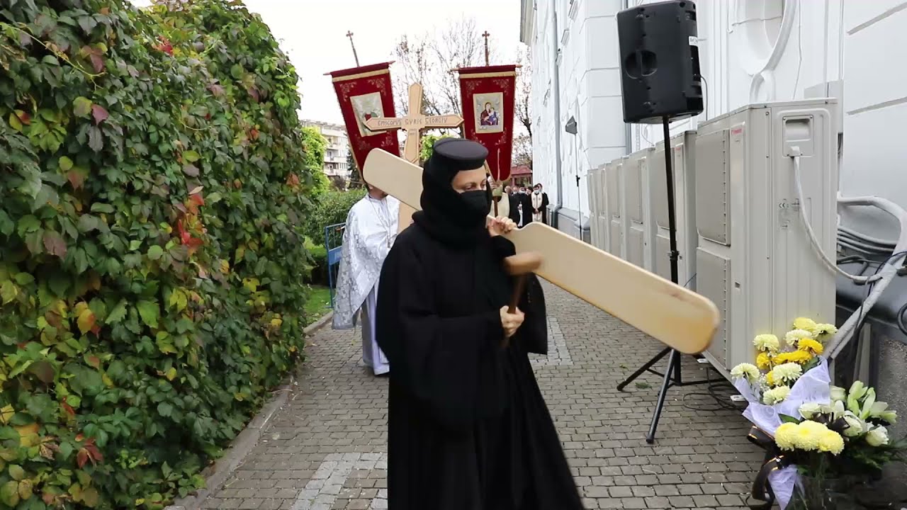 Imagini de la slujba de înmormântare a episcopului Gurie