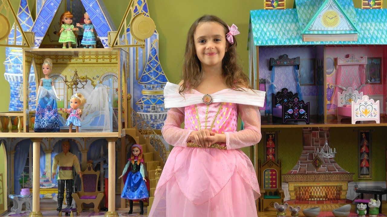 Princess Story: Frozen Anna and Elsa Visit Cinderella and Play with Princess Clip Clop Stables