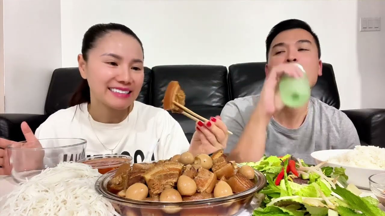 XinMời CảNhà Ăn BÚN THỊT KHO TRỨNG CÚT Ạ