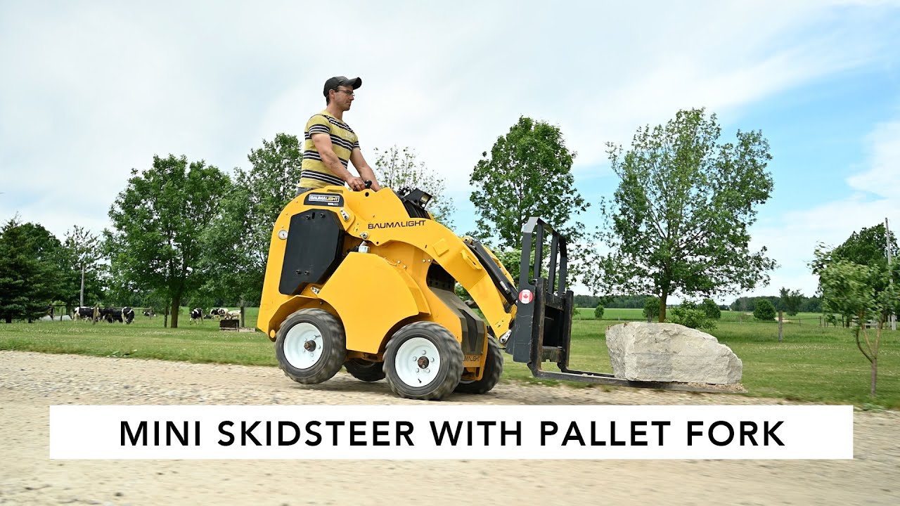Mini Skidsteer with Pallet Fork