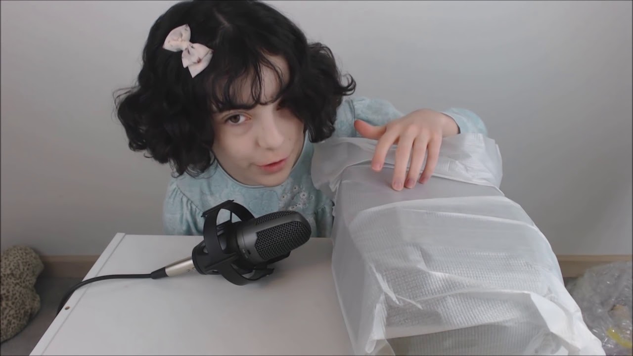 ASMR  Gift wrapping bubble wrap, tissue paper, tape, tapping