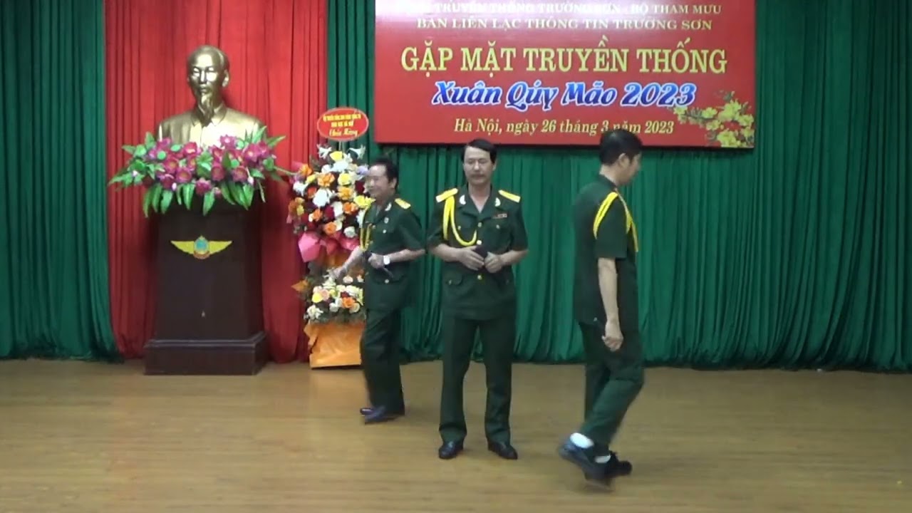 Hà Nội niềm tin và hy vọng - Tốp Nam CLB VHNT Trường Sơn Hà Nội biểu diễn.