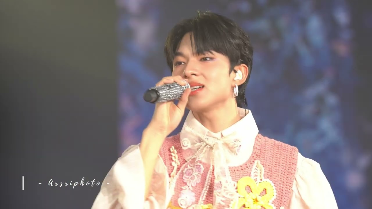 230930 : รักแรก (First Love) (NuNew Chawarin) - Zee NuNew Concert Day2