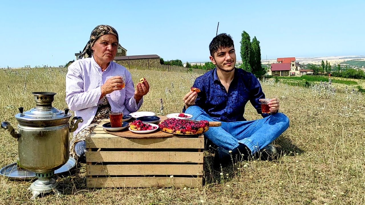 Бабушка Приготовила Финский Пирог с Черной Смородиной