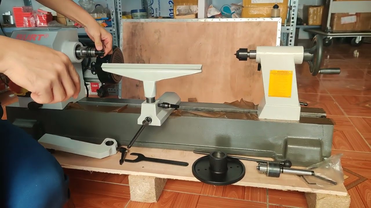 Máy tiện gỗ BURT