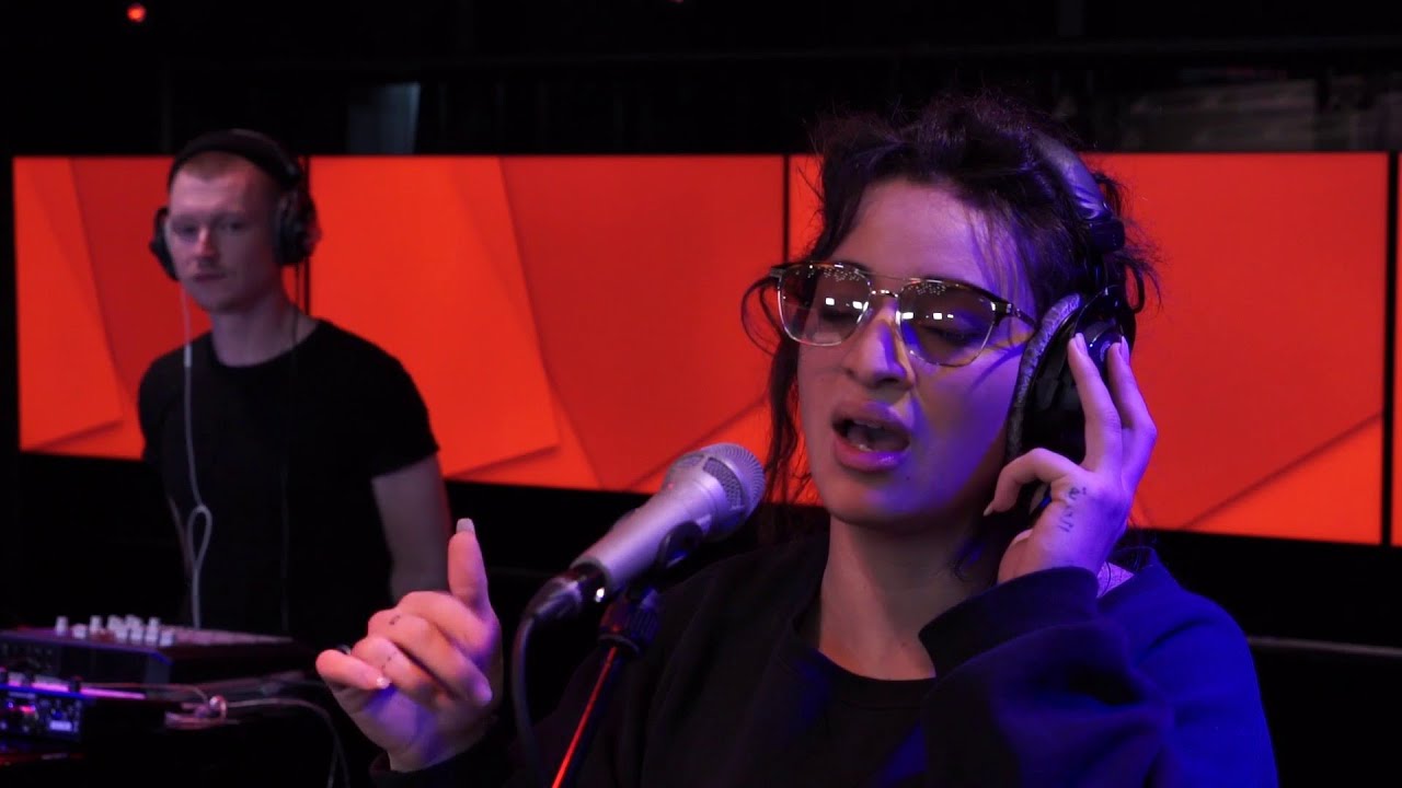 Camélia Jordana - Gangster en live pour le NRV