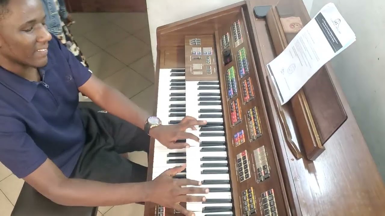 Moto 🔥🔥wa ubunifu wa kinanda 😀😂🔥🔥 si ya kukosaa Wimbo wa pasaka FURAHINI ufurahie na ukubariki🙏😀