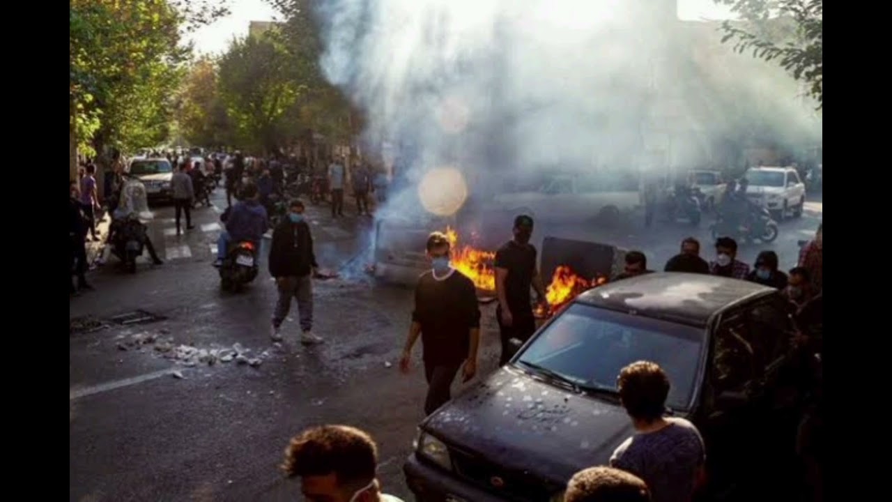 イランでデモ拡大　物価高に抗議、治安部隊と衝突　数人死亡の情報
