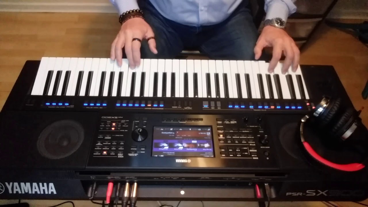 Jingle Bells - on Yamaha PSR SX900, eight default instruments voices.