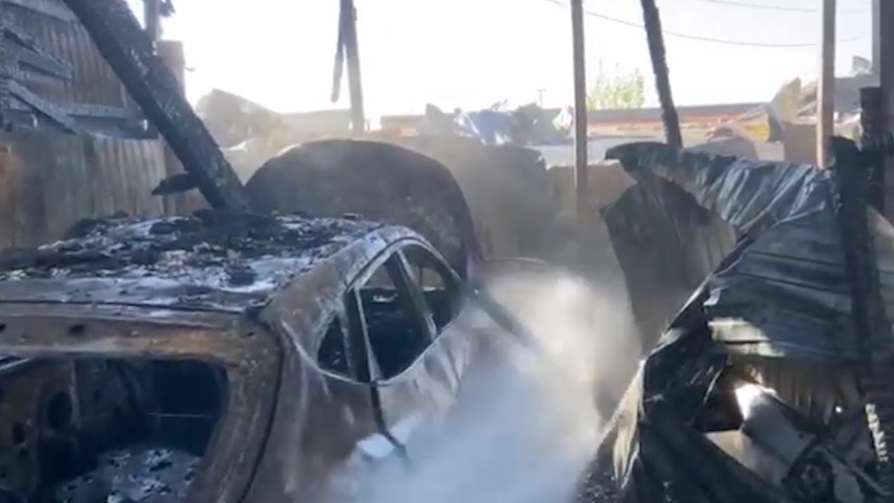 Автосервис сгорел с шестью машинами. Real video