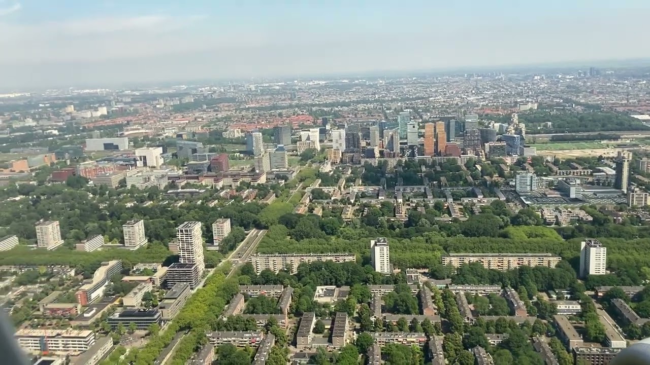 Landing at Amsterdam Schiphol Airport at runway 27 (Buitenveldertbaan).