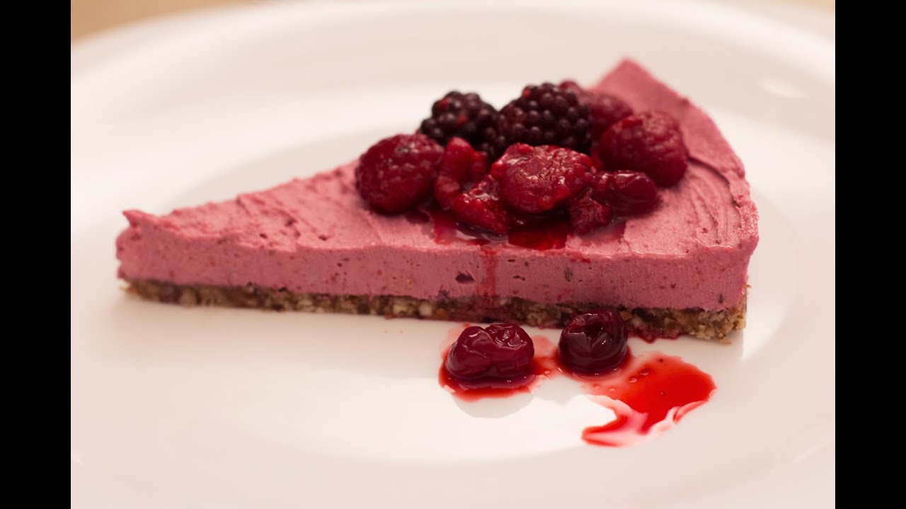 The BEST STRAWBERRY RAW CAKE You Will Ever Eat! // Easy Recipe