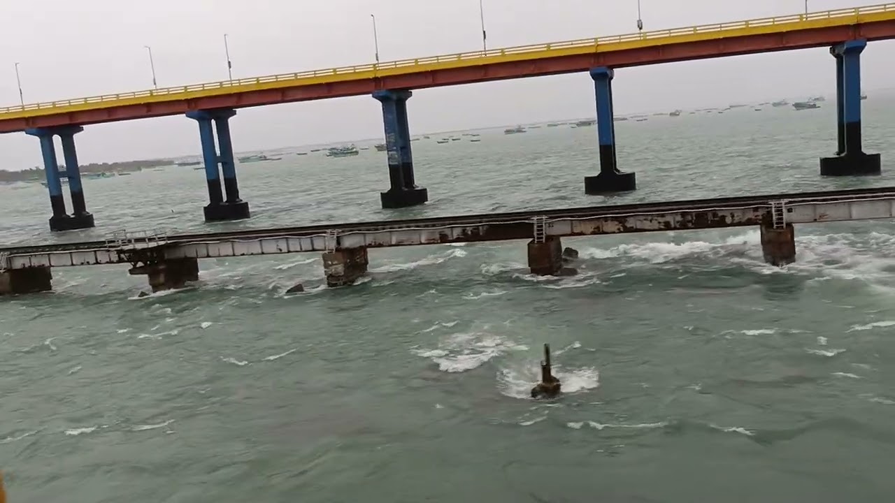 இரயில்வே பாம்பன் பாலம். #pambanbridge #rameswaram #train #bridge 