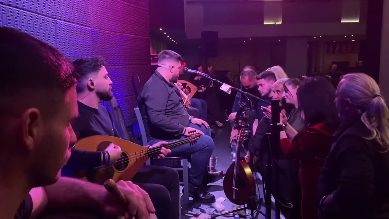 Αγκαλιασμένοι….Μαντιναδα Βέρα.Χρυσανθος -Μανιουδάκης