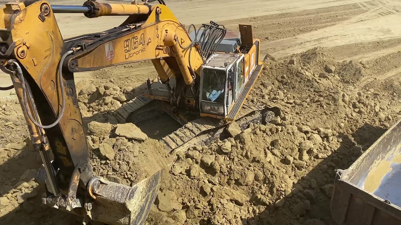Liebherr 964 Litronic Excavator Loading Mercedes & MAN Trucks