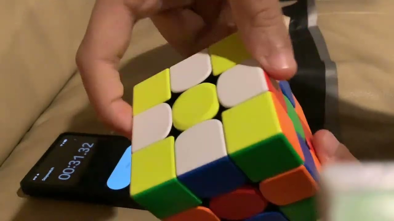 Honestly, the LUCKIEST  scramble ever! But I suck😅
