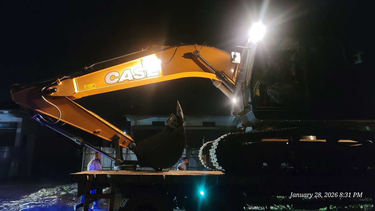 Excavator Unloading from Trailer. Case  New Machine. Excavator UnloadingWithout Ram.
