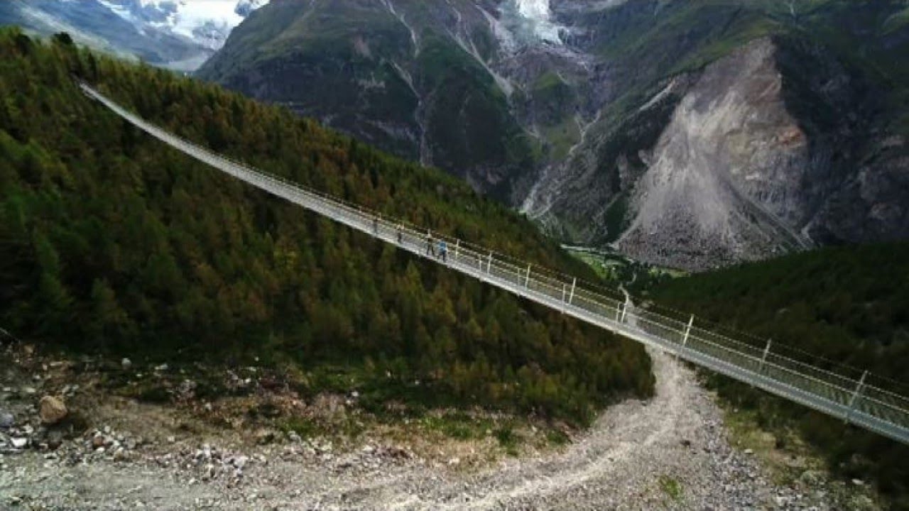 Svizzera, inaugurato il ponte sospeso più lungo al mondo