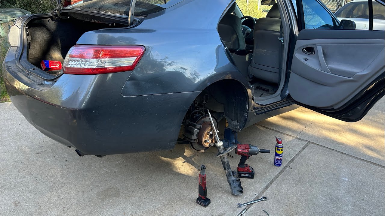 Reemplazo de amortiguadores traseros a Toyota Camry o Avalon @El Chano Jose