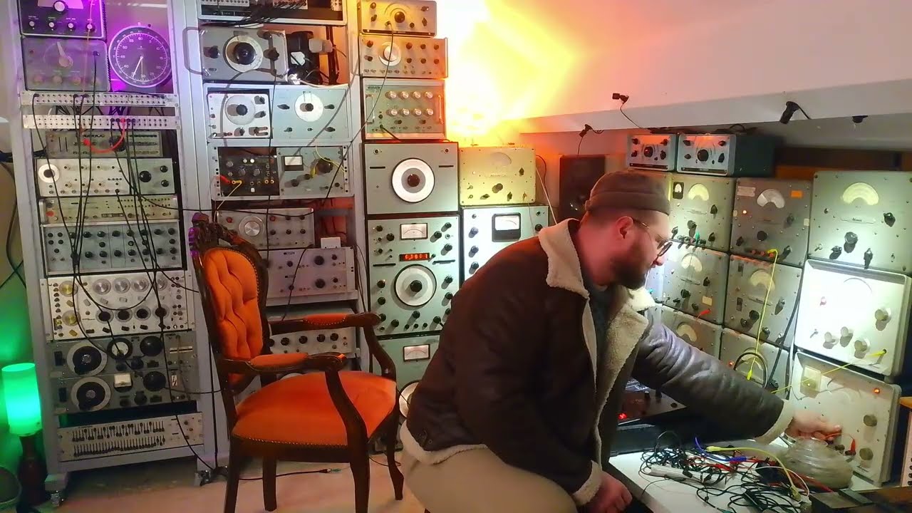 Vintage Analogue Oscillator Jam - Mono Hour (For Sleep, Relaxation, Study)