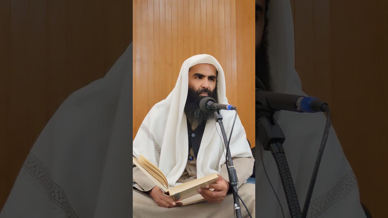 باب تحريم الكِبر والإعجَاب،قوله ﷻ :( وَلَا تَمْشِ فِي الْأَرْضِ مَرَحًا إن الله لا يحب كل مختال فخور
