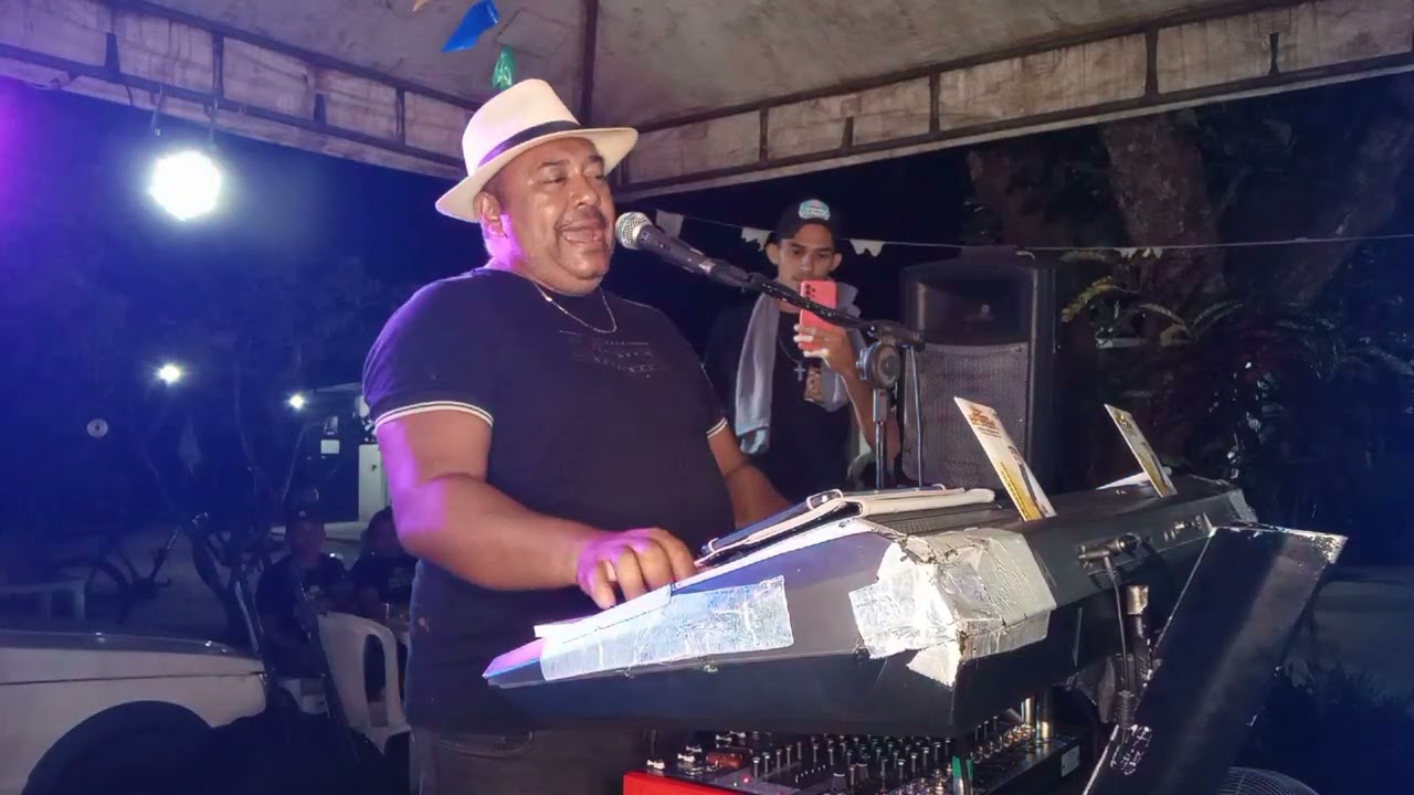 O FERA DO FORRO AO VIVO NO SITIO CAJARANA EM MACAIBA RN - ROBERTINHO NA PISADA A VOZ TOP DO FORRO