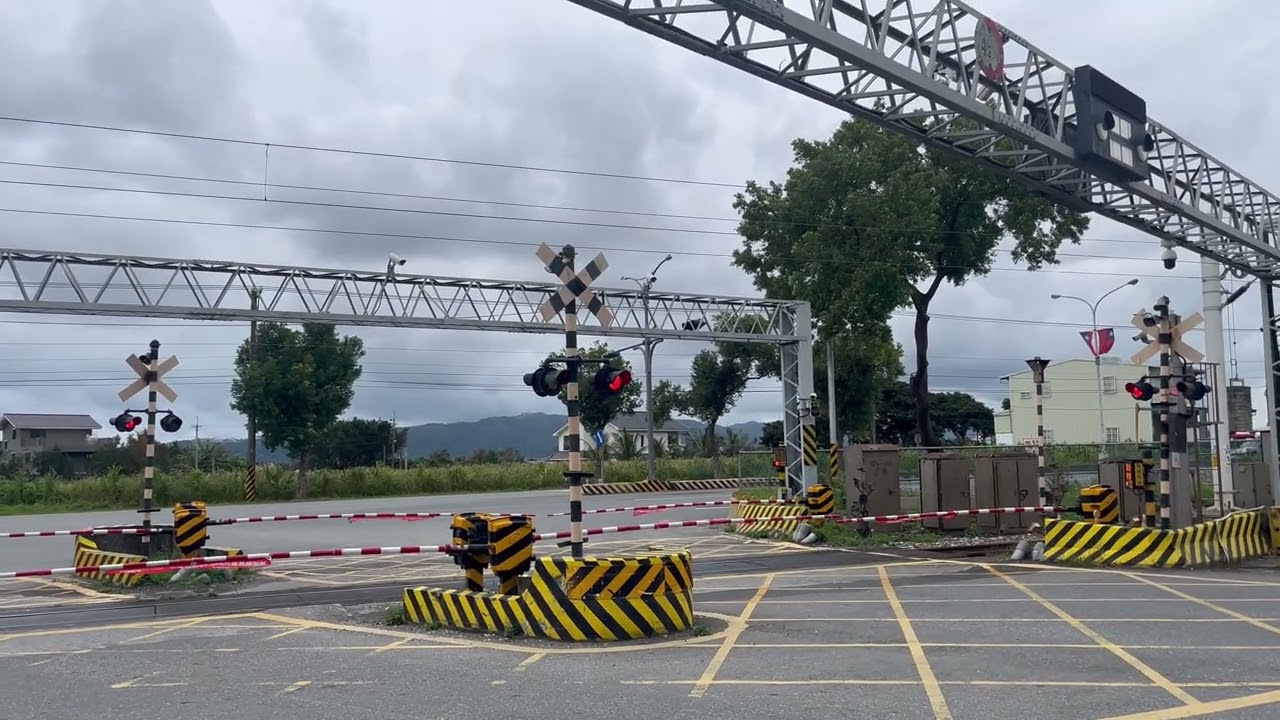 台鐵653次莒光號通過(永興村(ㄧ)平交道)