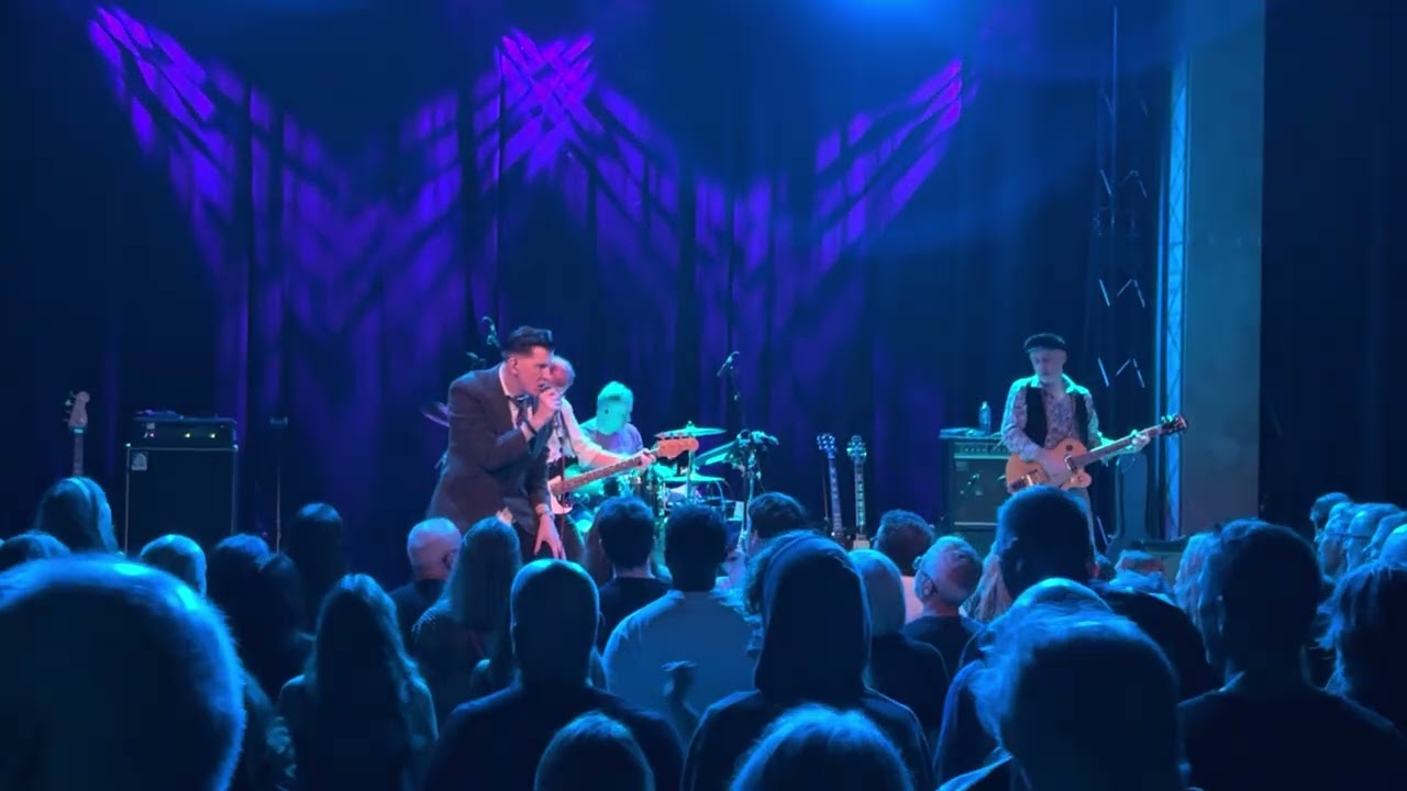 THE SMYTHS - BIGMOUTH STRIKES AGAIN
