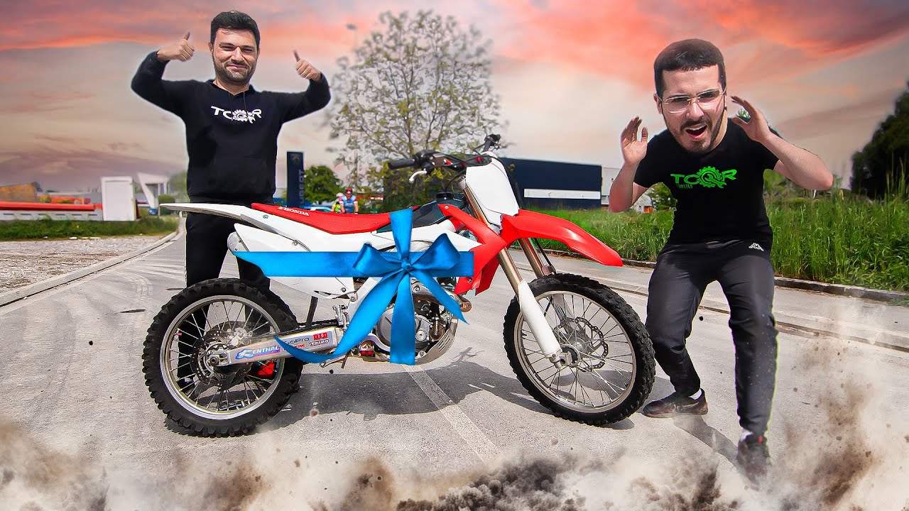 J'OFFRE LA MOTO DE SES RÊVES À MON MÉCANO ! HONDA 450 CRF