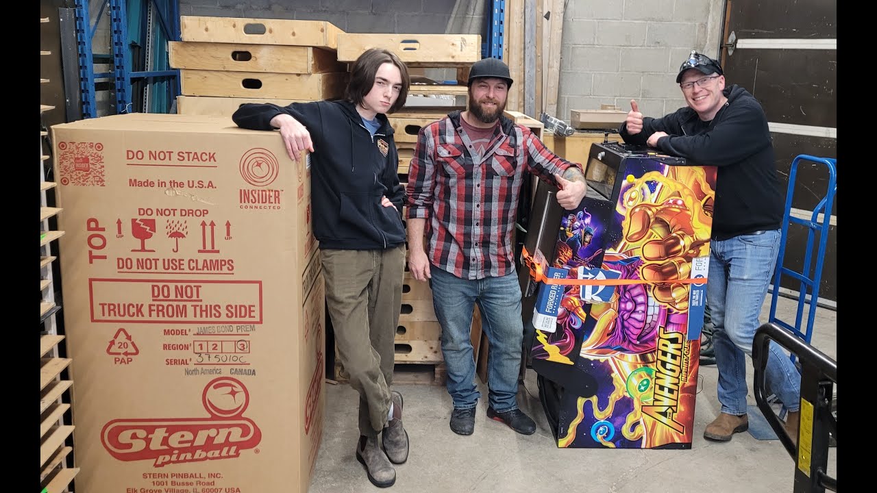 Unboxing a Stern James Bond 007 Premium!