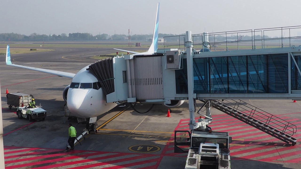 2018/08/26 Garuda Indonesia 449 Announcement: Surabaya - Jakarta