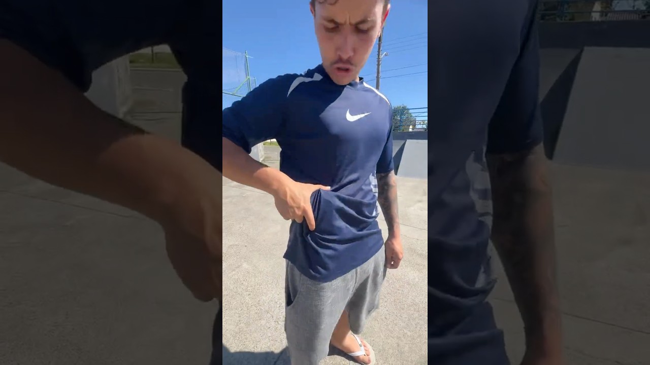 QUANDO CHEGA UM BOLEIRO E TEM SKATISTA NA QUADRA #shorts