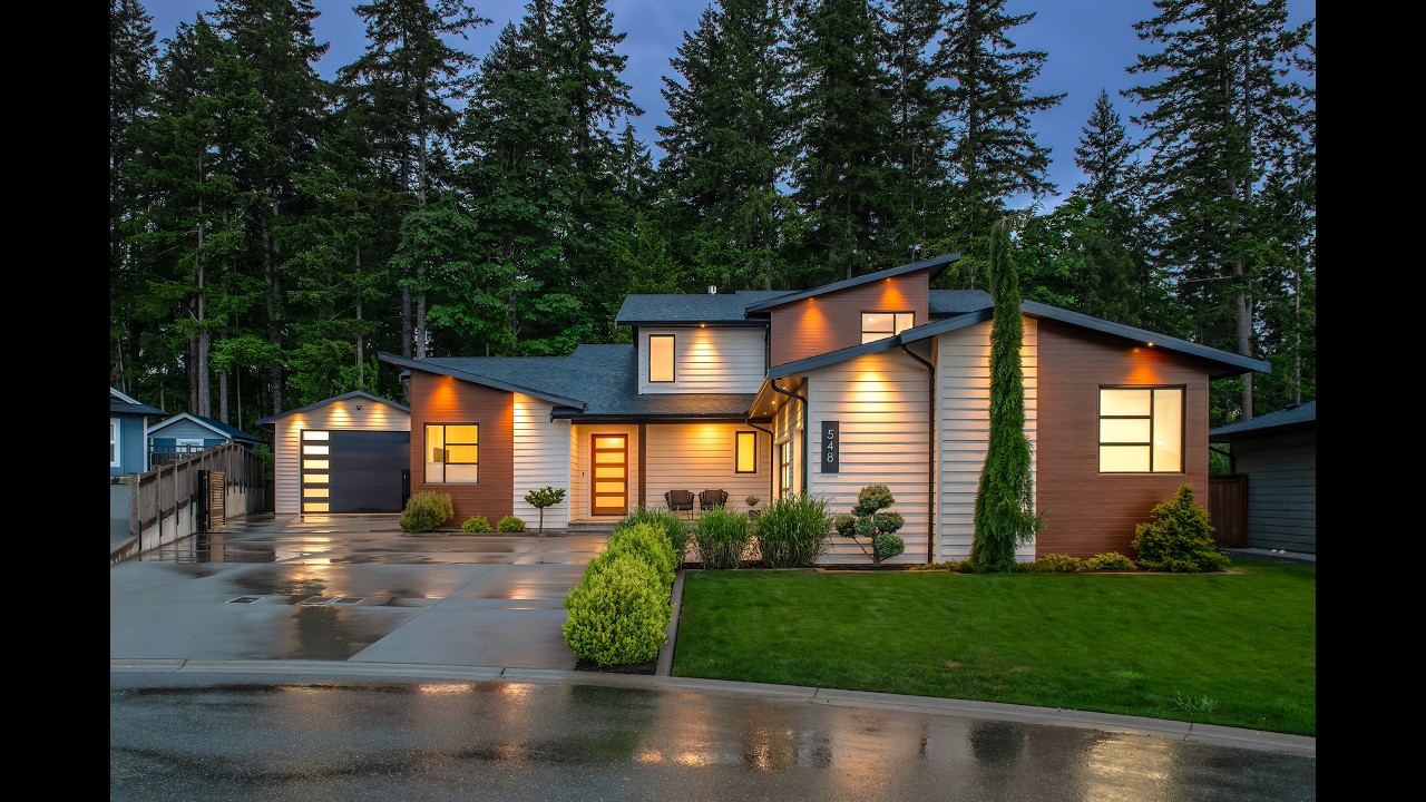 548 Nebraska Campbell River BC Luxury Listing with shop. Custom home backing onto forested property.