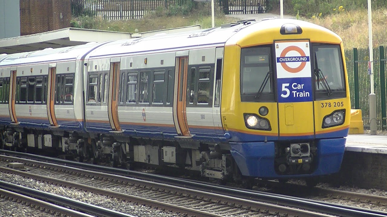 Trains at Honor Oak Park