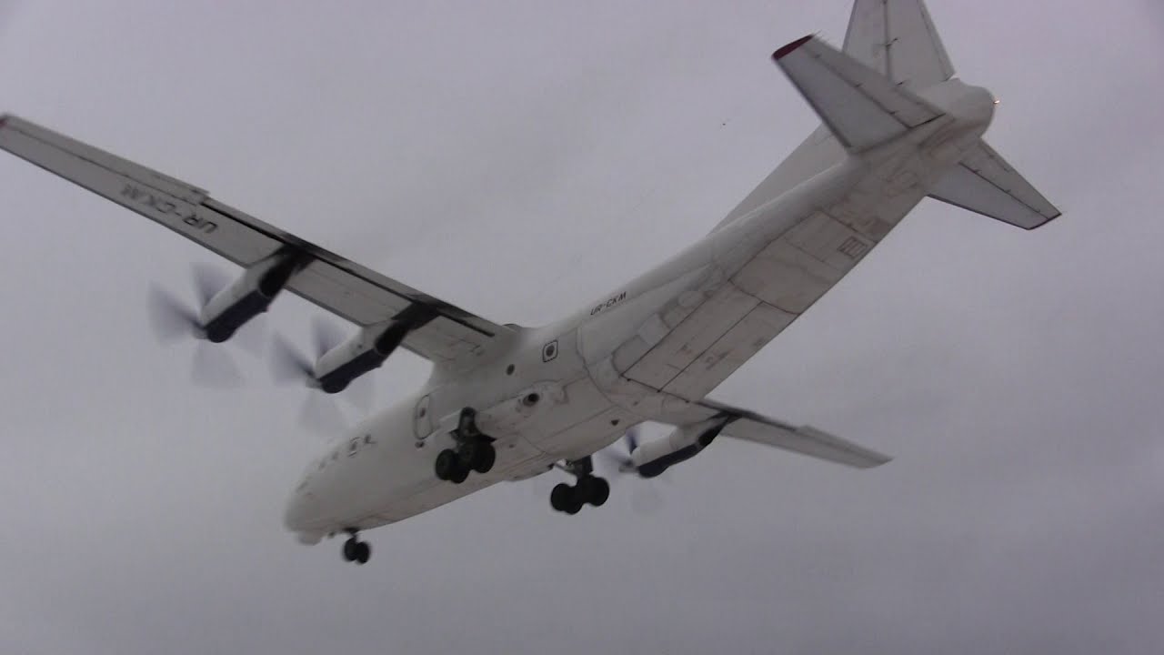 Antonov An-12BP - Landing